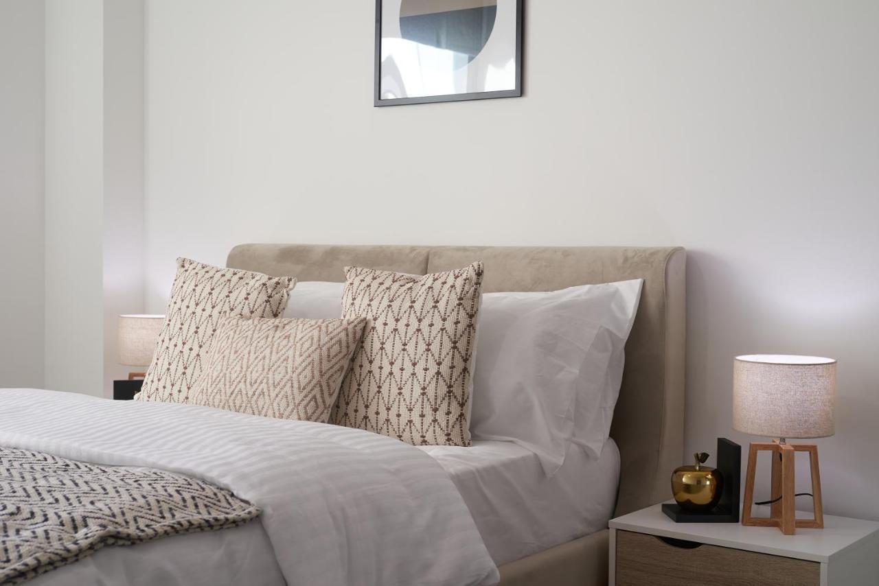 Seven Living Slough - Free Parking & Fast Wi-Fi Apartment Exterior foto