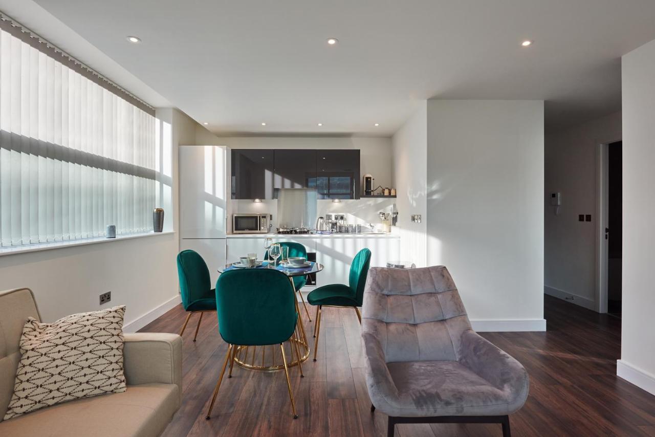 Seven Living Slough - Free Parking & Fast Wi-Fi Apartment Exterior foto