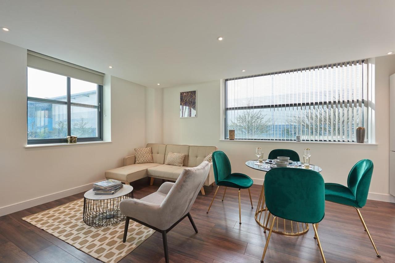 Seven Living Slough - Free Parking & Fast Wi-Fi Apartment Exterior foto