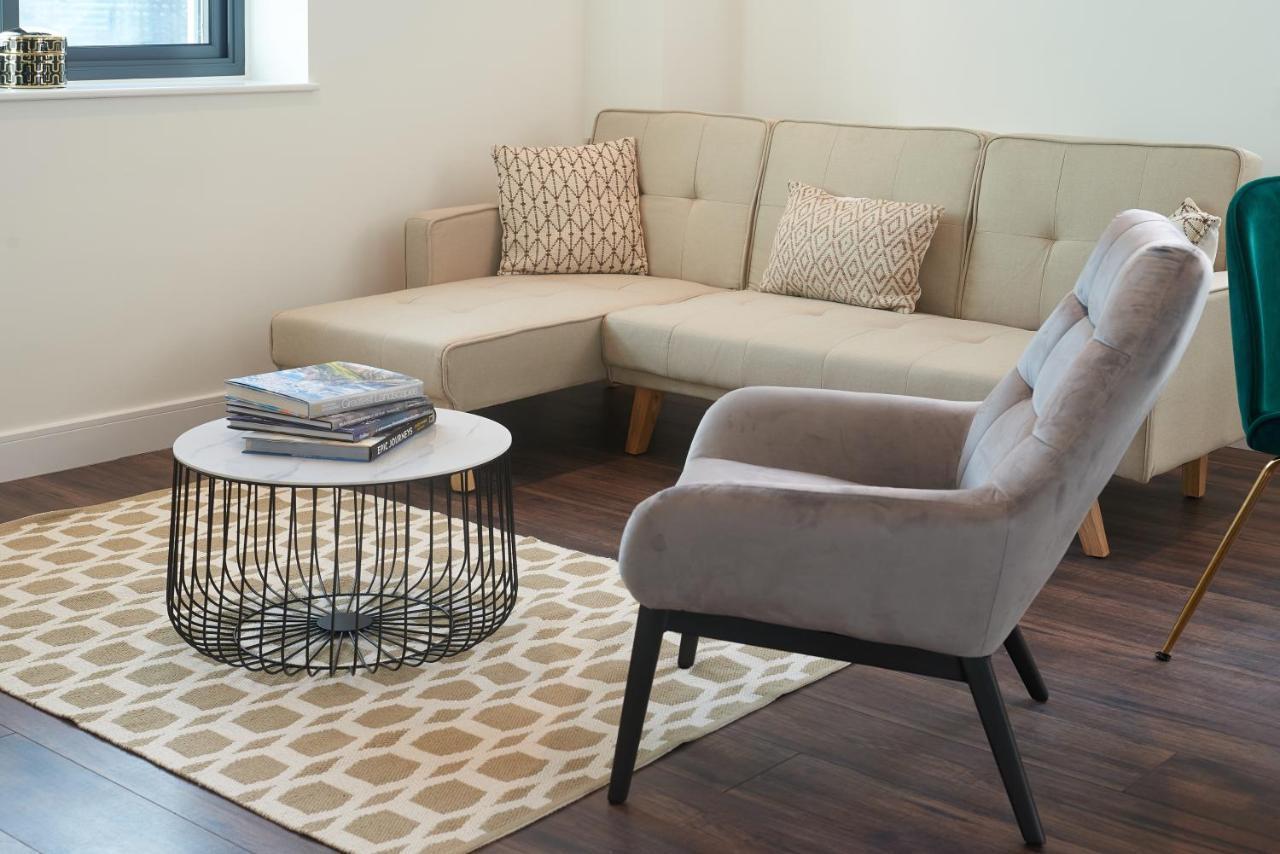 Seven Living Slough - Free Parking & Fast Wi-Fi Apartment Exterior foto